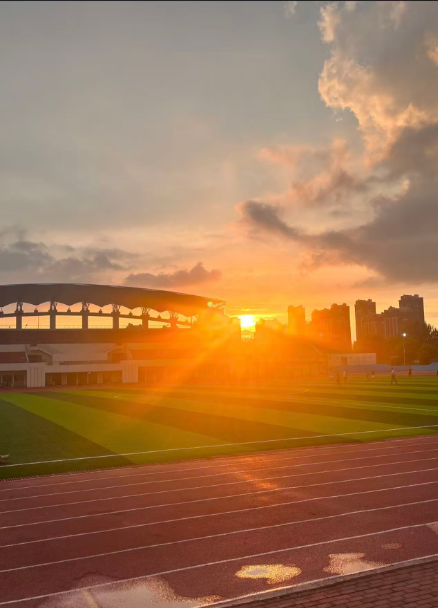 皖江工学院操场夕阳