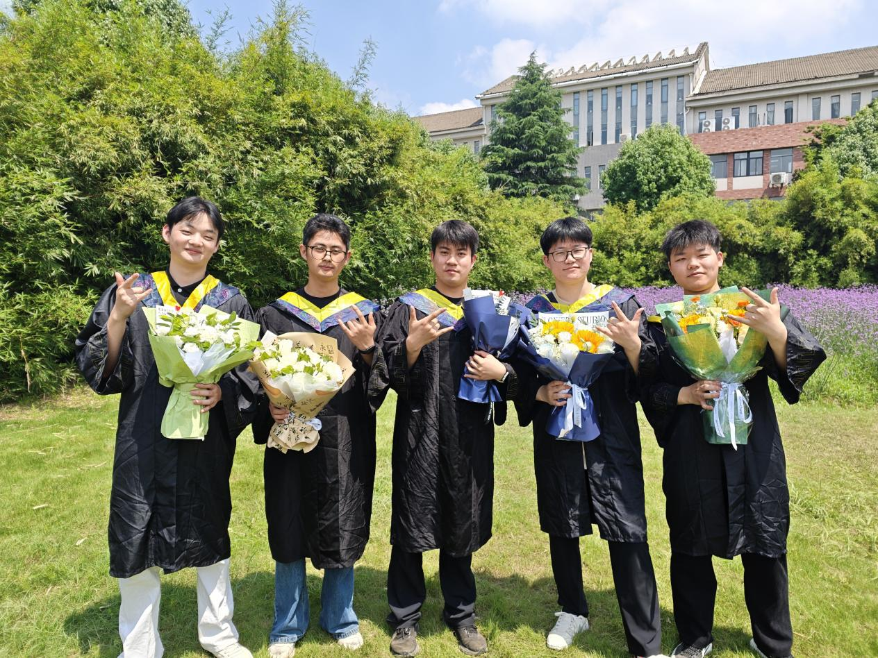 皖江工学院校门